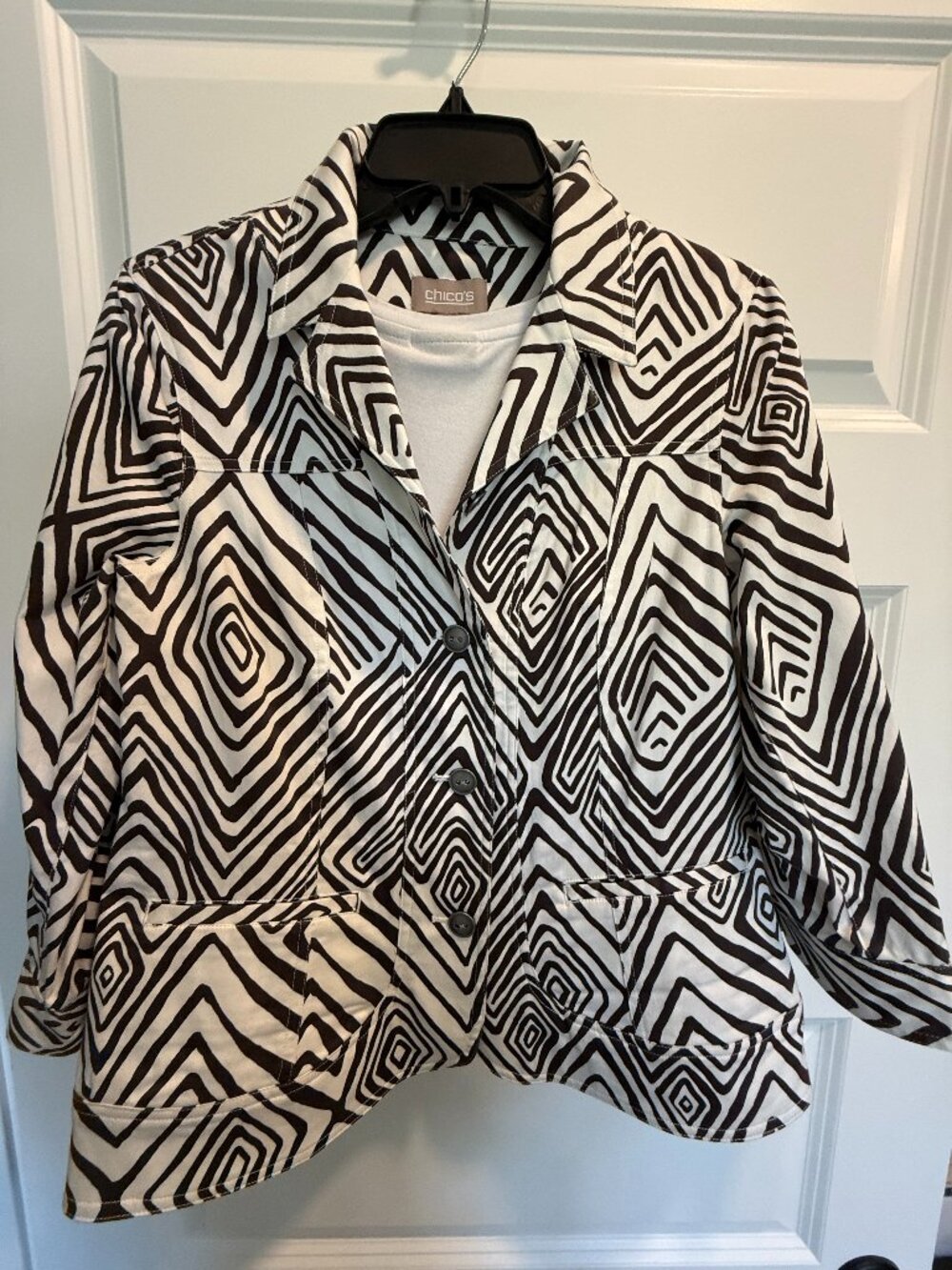 Chico’s size 0 Brown and white geometric print light jacket,
